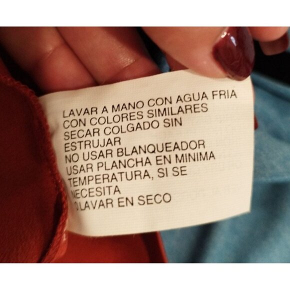 Christi and Jill Red 100% Silk Crew Neck Short Sleeve Blouse - Picture 12 of 13